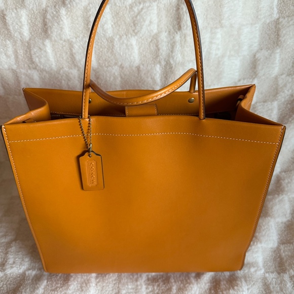 Pre-owned! Rare! Coach C9807 Cashin Carry 32 In Papaya Glovetanned Leather Tote - Picture 3 of 13